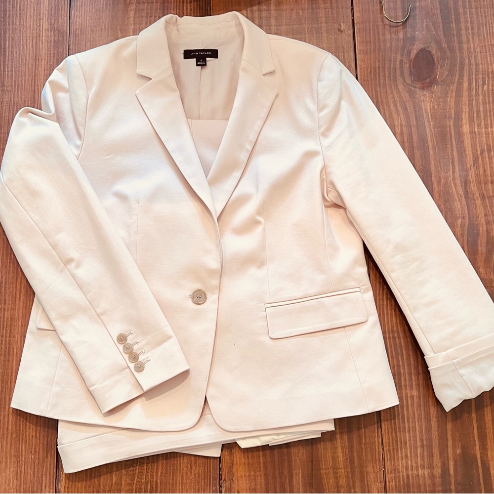 Ann Taylor Ivory Womens Tailored Suit (jacket and pants)